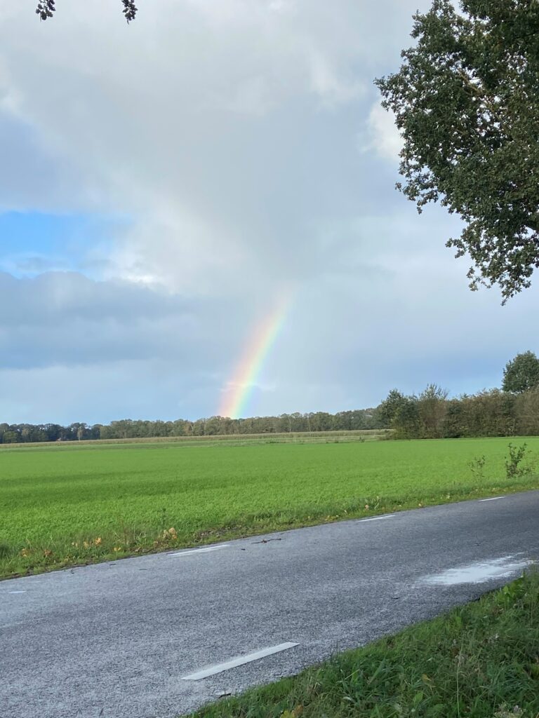 Regenboog tijdens wandeling