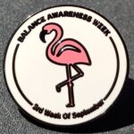 Pin van de Balance Awareness Week met tekst "Balance Awareness Week 3rd Week of September" en het flamingo logo van de Vestibular Disorders Association
