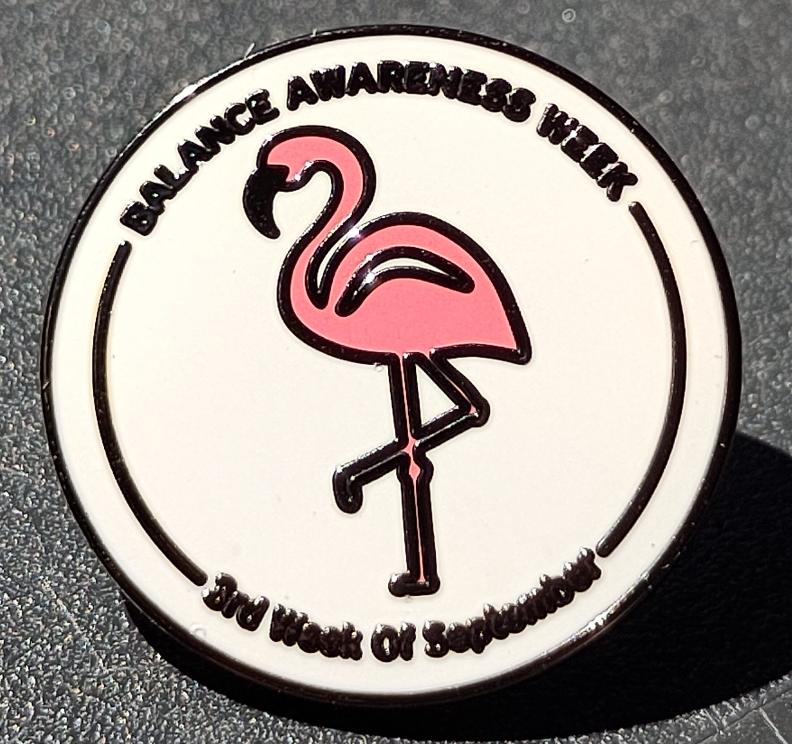 Pin van de Balance Awareness Week met tekst "Balance Awareness Week 3rd Week of September" en het flamingo logo van de Vestibular Disorders Association